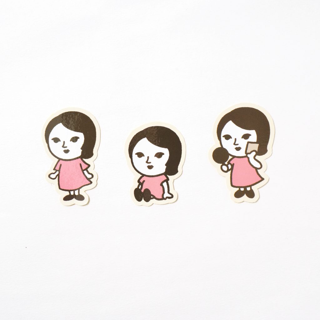 よしこさん 雑貨 かわいい リブランディングを記念して、リニューアルした「よじこ」のグッズが かっこわらい雑貨店×arktz⁄  おもちゃよしこSET（アーク 3COINS 」＆「ASOKO」のよしもと芸人コラボグッズがハイセンス！ ゆり